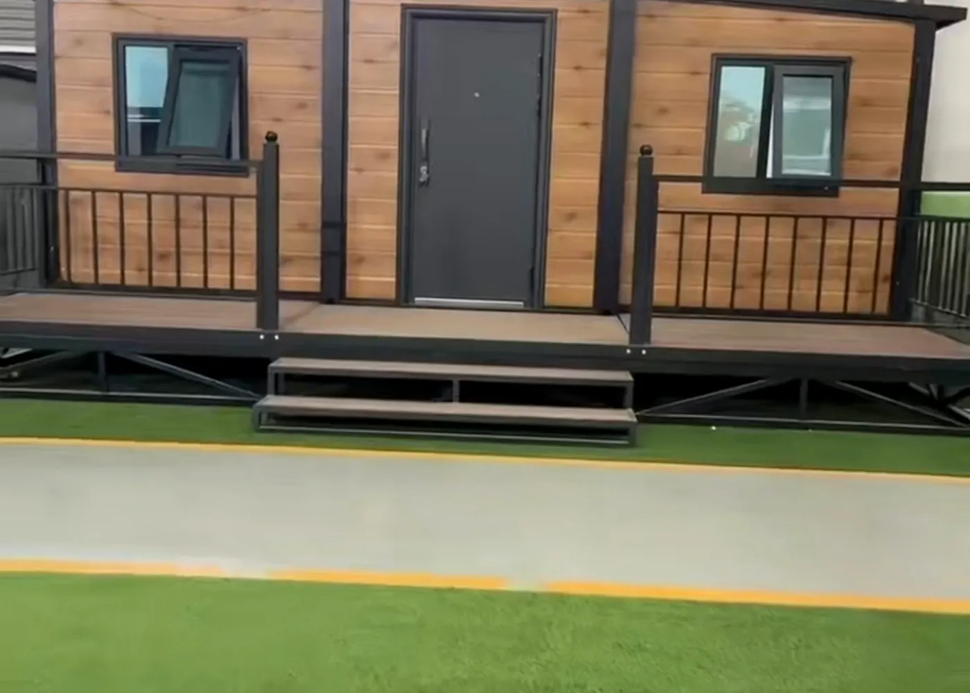Rumah modular 1 lantai dengan finishing kayu